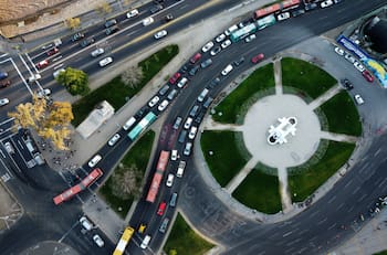 Anuncian desvíos y cortes de tránsito en la Región Metropolitana por marchas conmemorativas del 11 de septiembre