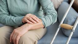 Estos son los mejores ejercicios para combatir el dolor de artritis, según experto