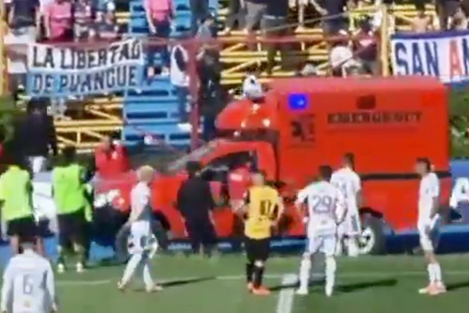 El pelotero de Lautaro de Buin tuvo que retirarse del recinto en ambulancia.