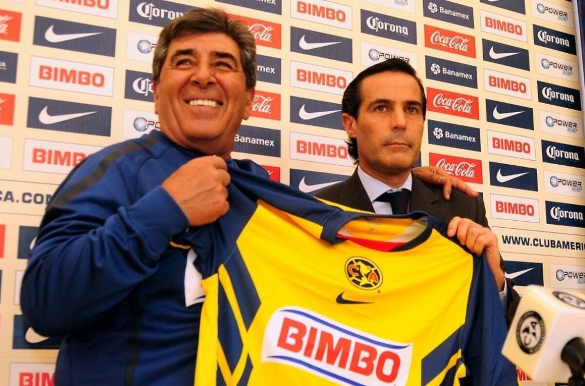 Cuatro chilenos destacan en encuesta para elegir el XI histórico de la LigaMX