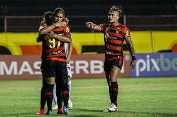 Javier Parraguez vuelve a jugar en Brasil y se afianza en el Sport Recife