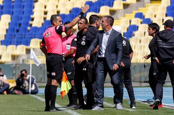 Pablo Guede desata su furia contra el arbitraje chileno