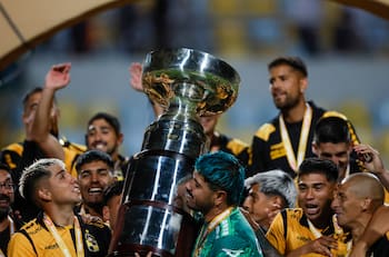 Campeón con Coquimbo Unido se va con polémica: ya posó con la camiseta de su nuevo club