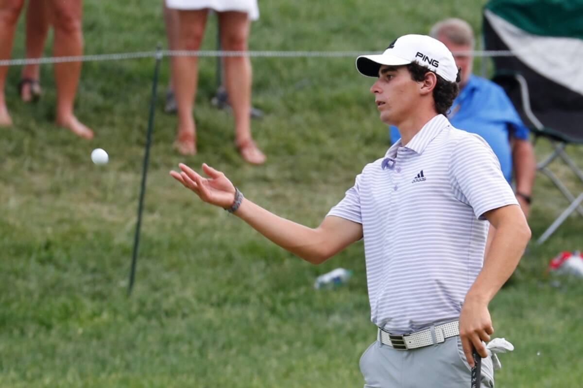 Joaquin Niemann (Chili) catches a ball from his caddie on the 9th hole during the third round of the Memorial tournament presented by Nationwide, Muirfield Village Golf Club, Dublin, Ohio, USA. 6/2/18.
Picture: Golffile | Brian Spurlock
All photo usage must carry mandatory copyright credit (© Golffile | Brian Spurlock)