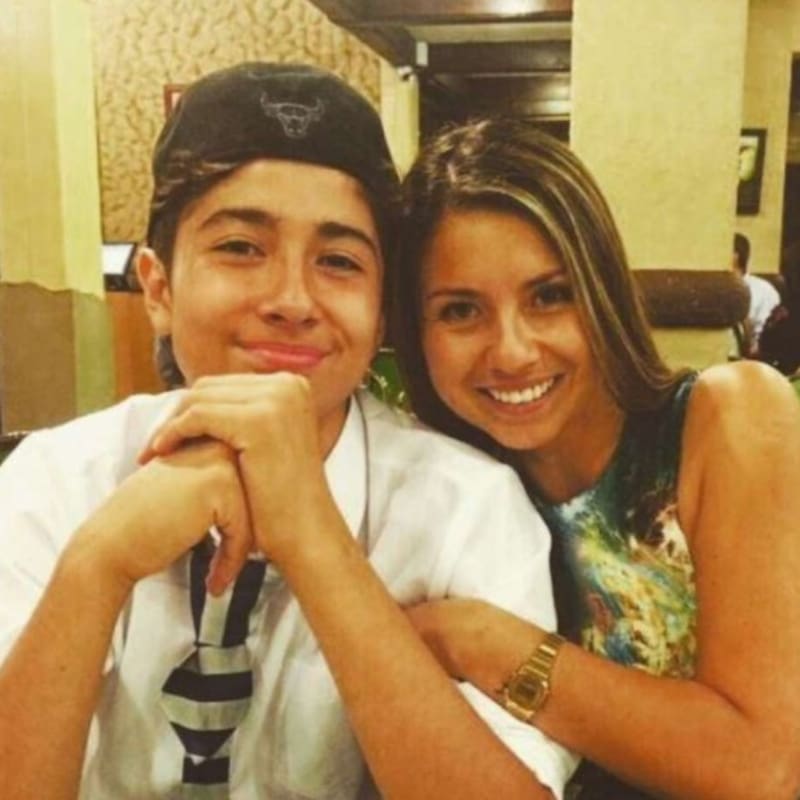 Diego Jiménez junto a su madre. Créditos: Instagram