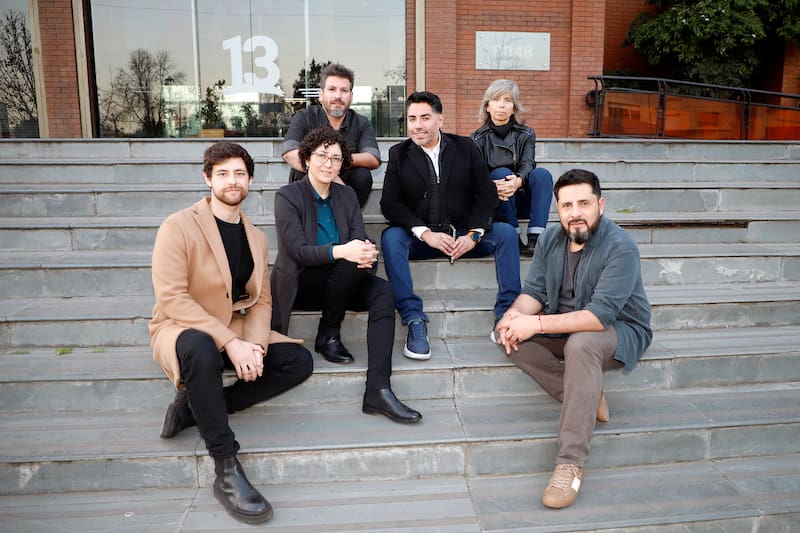 El canal presenta a su equipo que prepara las Mininovelas.