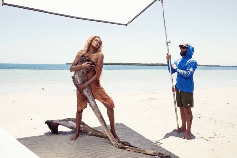 La nueva edición del calendario Pirelli retoma la esencia de una sensualidad clásica