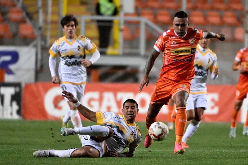 Juan Leiva ha sido titular en 19 de las 23 fechas del Campeonato Nacional. (Foto: Aton)