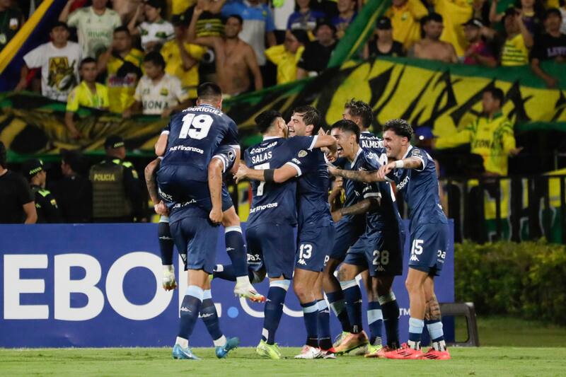 Racing venció a Atlético Bucaramanga.
