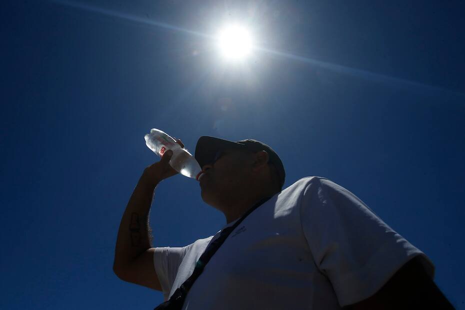 Este domingo, el calor pegará fuerte a los habitantes de Santiago.