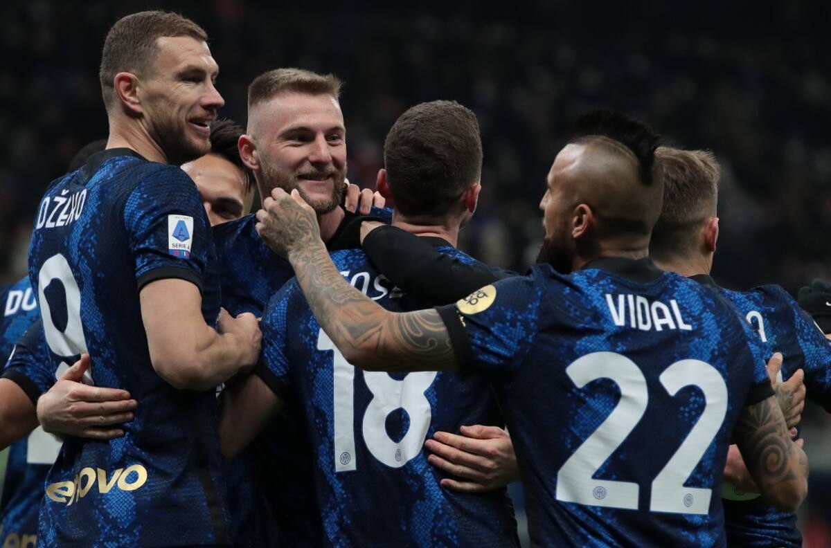 Con Arturo Vidal y sin Alexis Sánchez el Inter de Milán goleó al Salernitana y volvió a la cima