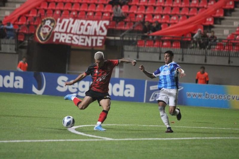 Martín Sánchez marcó los dos tantos del épico triunfo de Deportes Limache ante Deportes Linares (Foto: CDLimache, Instagram)