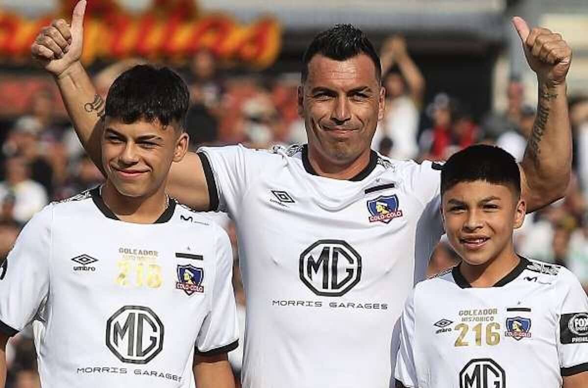El récord que podría perder Esteban Paredes en la Supercopa entre Colo Colo y la UC