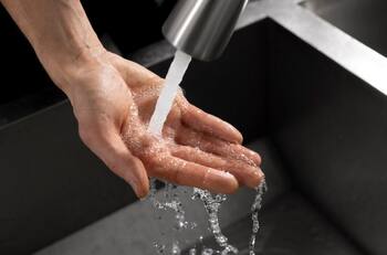 Con este simple truco podrás ahorrar hasta un 50% en tu cuenta del agua