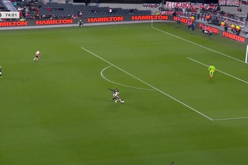 se equivocó cerca del área y Santiago Giordana aprovechó para empatar el duelo.