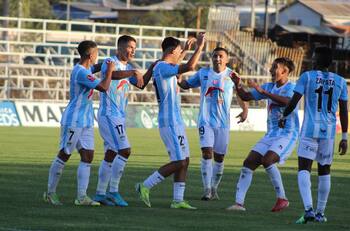 Los viejos cracks del fútbol chileno que tienen a Magallanes como líder invicto en la Primera B
