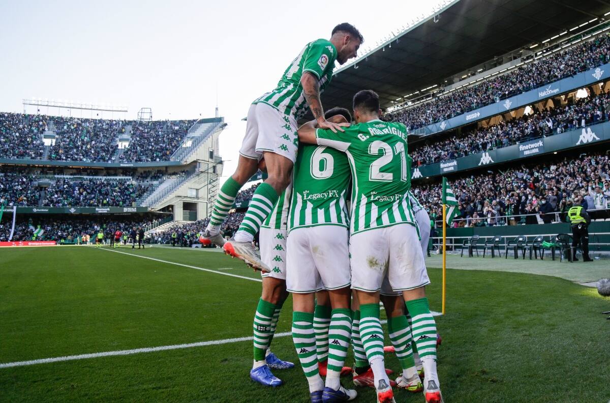 Rayo Vallecano vs Betis: Hora y dónde ver al cuadro de Claudio Bravo y Manuel Pellegrini por TV y online