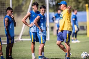 Vicente Pizarro saca chapa de titular para su debut oficial con Rosario Central de la mano de Almirón