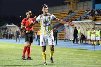 El rey de los golazos: formado en Colo Colo, desechado por O´Higgins y la rompe como máximo artillero de Segunda División