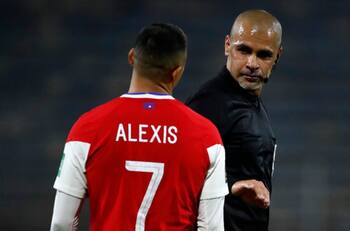 Javier Castrilli criticó el penal cobrado a Maripán contra Bolivia: "No tuvo intención"