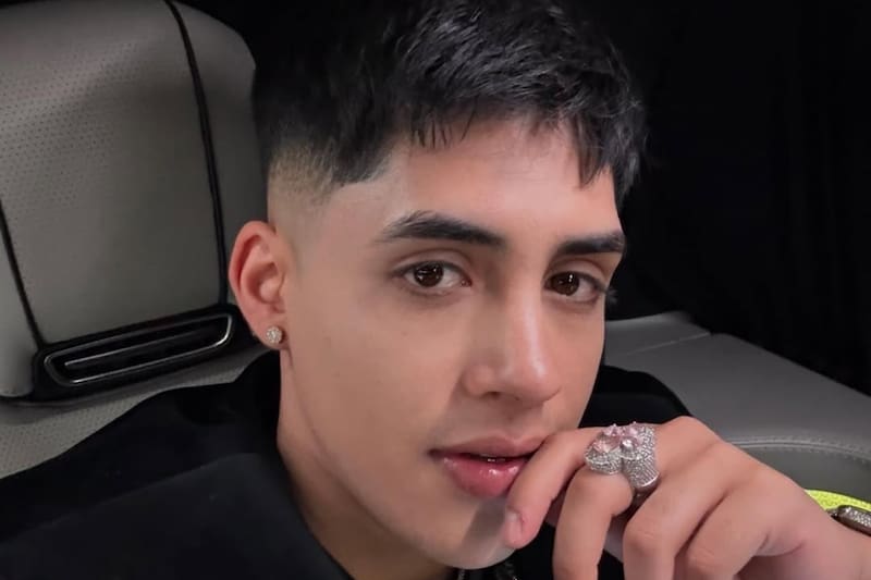 no apareció en el escenario.