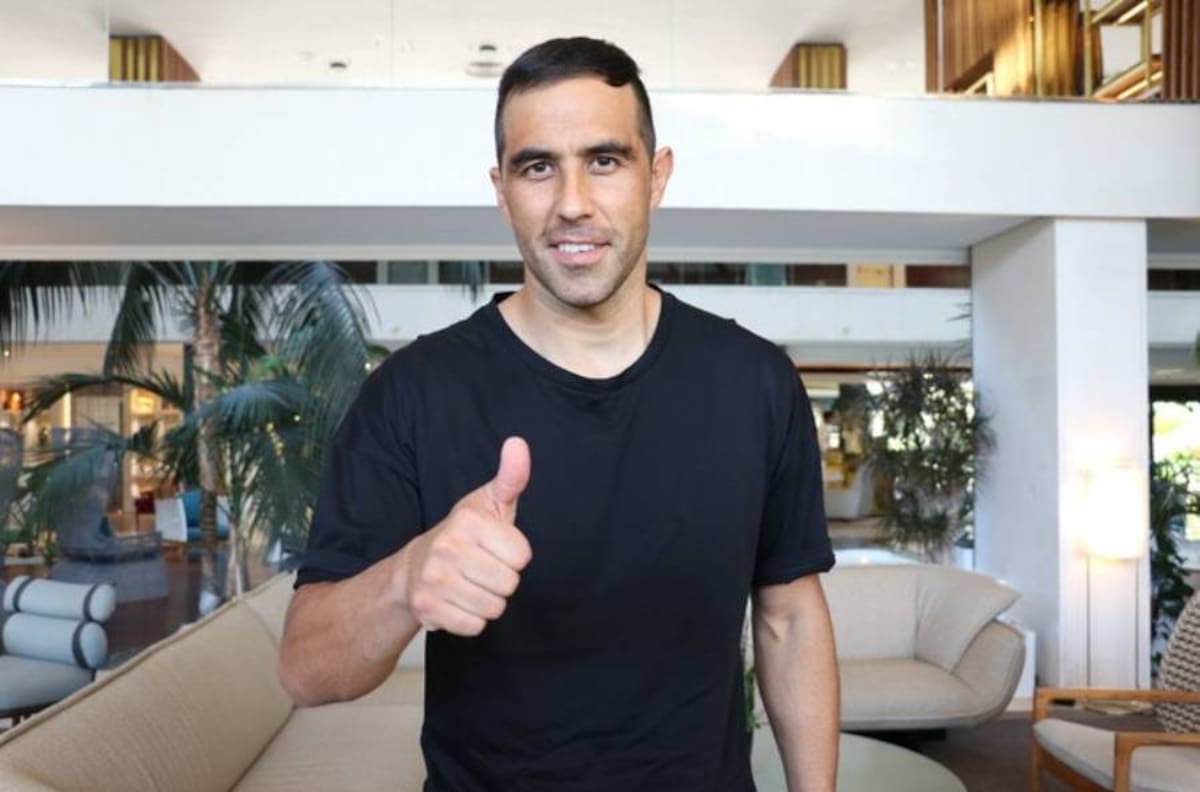 Claudio Bravo y su llegada al Real Betis: "Me llena de ilusión estar aquí"