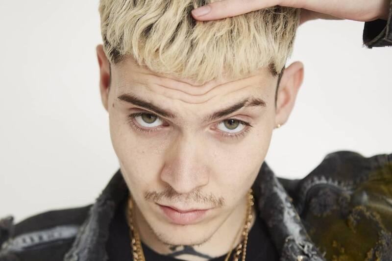 preocupó a sus seguidores en confuso altercado.