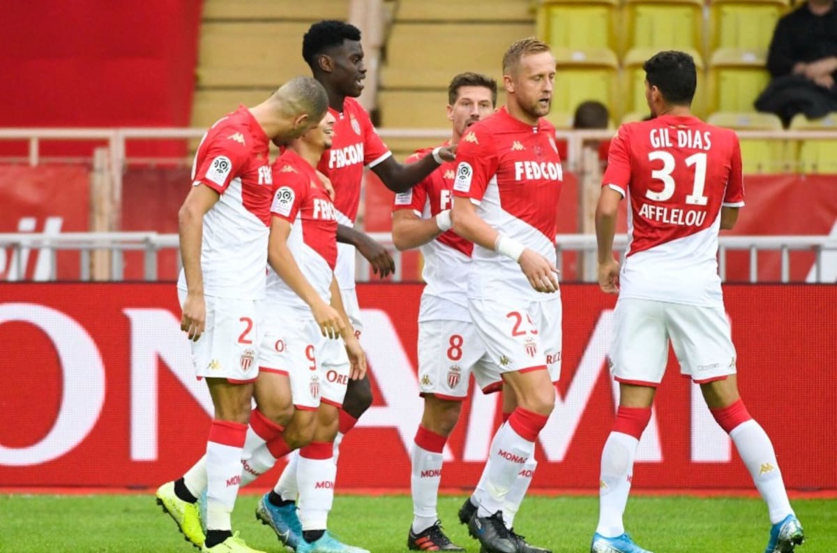 Con Guillermo Maripán en banca, Mónaco consiguió agónica victoria ante Stade Rennais