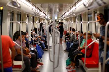 Por tres días seguidos: Metro anuncia extensión horaria en 16 estaciones por concierto en Estadio Nacional