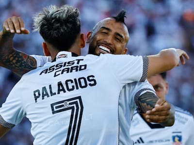 “Te amo”: Carlos Palacios y Arturo Vidal se “tiran flores” en medio de sus complicados momentos