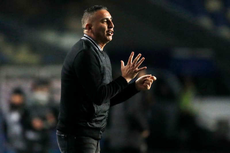 El DT de Ñublense se cansó de Jorge Henríquez y le abrió las puertas a su salida. Foto: Agencia Aton.