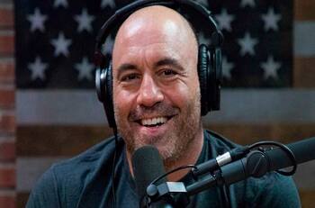 Joe Rogan se disculpó por la polémica causada con su podcast de Spotify