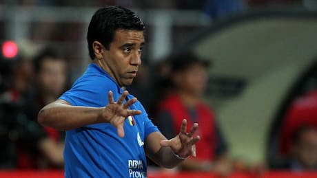 El día en que el DT de Bolivia, César Farías, tuvo una polémica con La Roja de Claudio Borghi