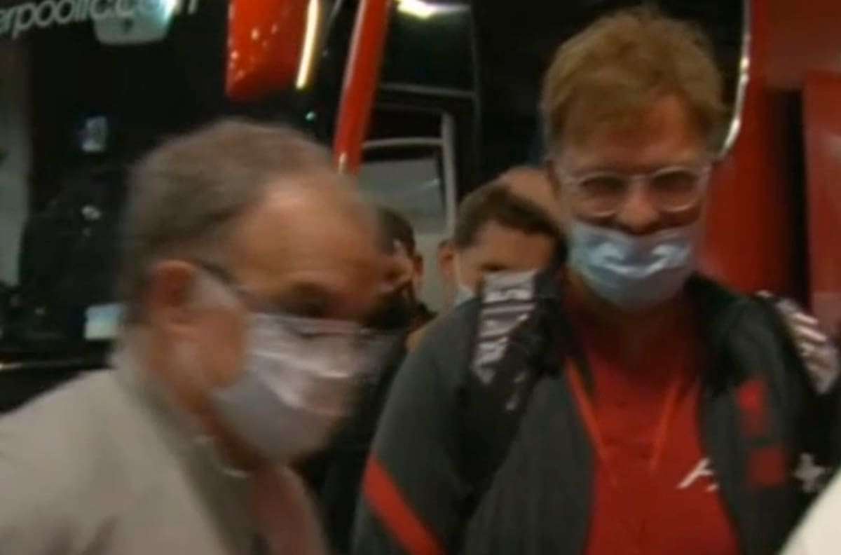 El amistoso saludo entre Jurgen Klopp y Marcelo Bielsa al llegar a Anfield
