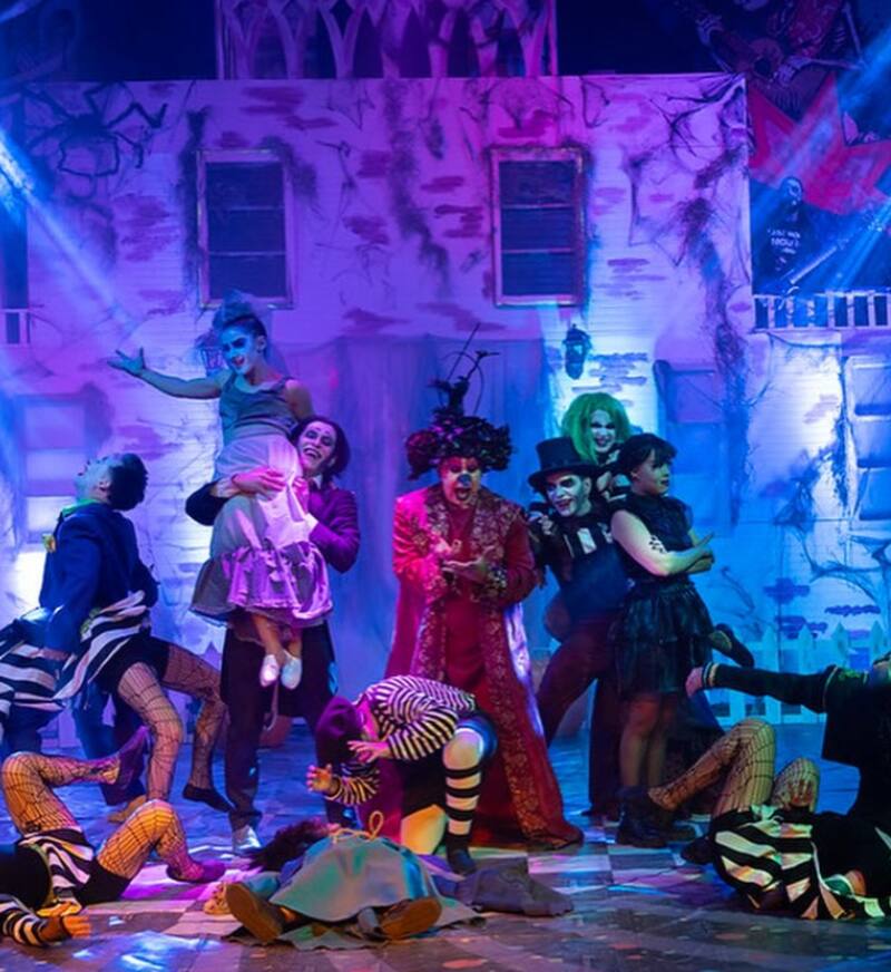 El Extraordinario Circo de Halloween 2024 tiene más de 20 artistas en escena. Créditos: @extraordinariocirco.