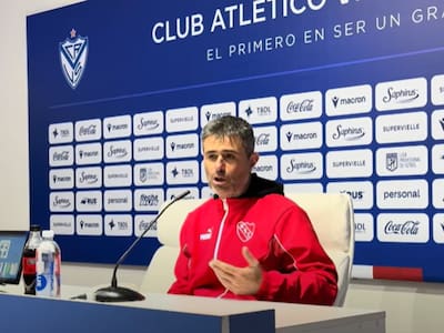 “Hay que hacer trampa”: El momento viral del DT de Independiente y su fórmula para vencer a la U