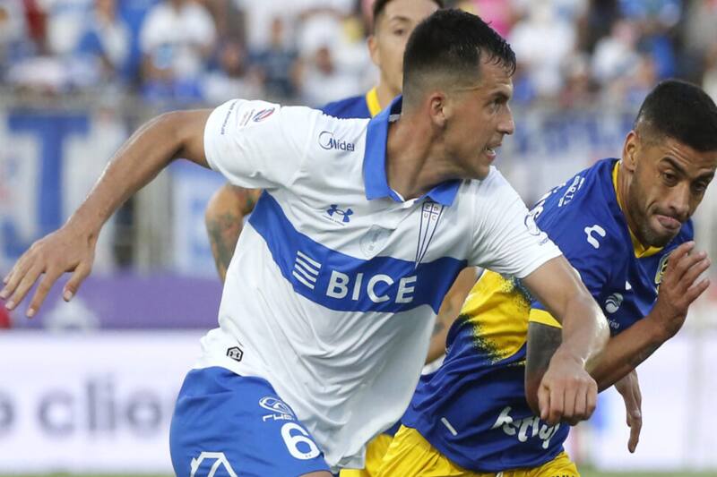 Nehuén Paz jugando por la UC en el torneo pasado. Foto: Cruzados.