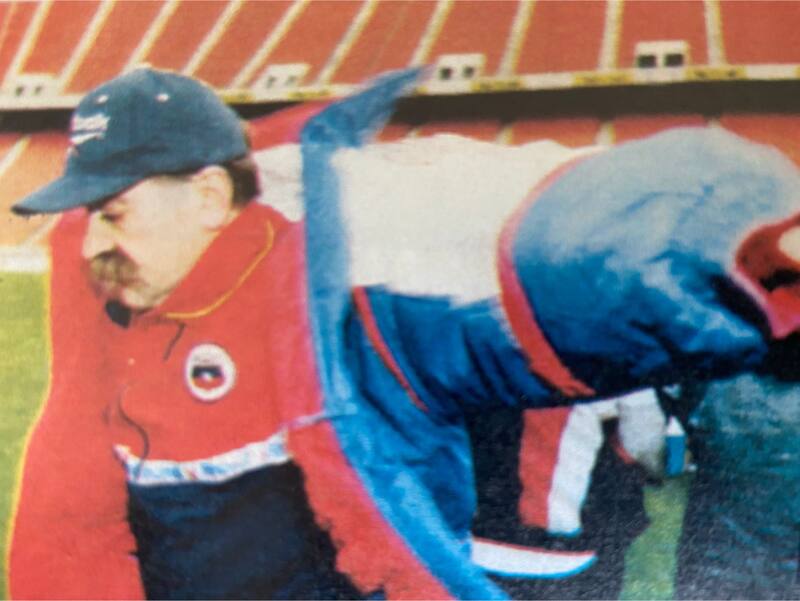 Con el buzo de la Selección Chilena.