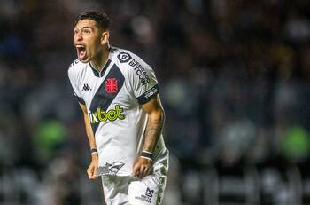 "Una mezcla de Zidane e Iniesta": DT e hinchas de Vasco da Gama se rinden ante Carlos Palacios