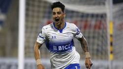 ¿Eres tú, Zampedri?: Hinchas de la UC festinan con toro perdido en Estación Central