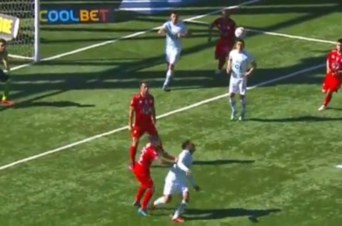 VIDEO: ¿Era penal a Néstor Canelón? El empujón que desató la ira de los hinchas de Santiago Wanderers