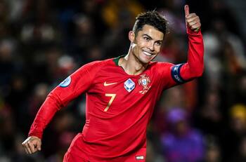Cristiano Ronaldo lideró la goleada de Portugal ante Lituania