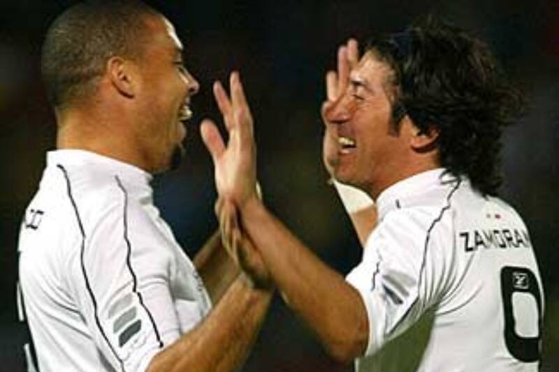 Iván Zamorano llevó a Ronaldo a su despedida. Foto: Archivo.