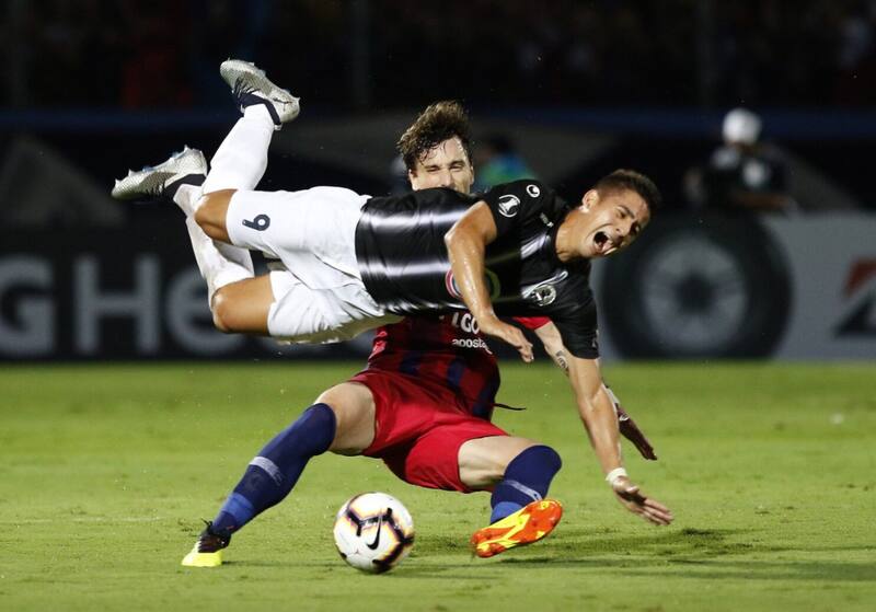 jugando por Olimpia ante Cerro Porteño (Foto: EFE)