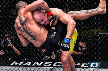 Glover Teixeira venció en tres round a Thiago Santos en el UFC Las Vegas 13