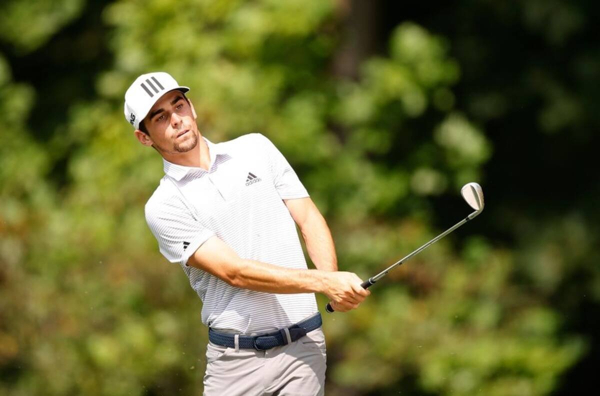 Joaquín Niemann tuvo mal comienzo en el Tour Championship y baja dos puestos