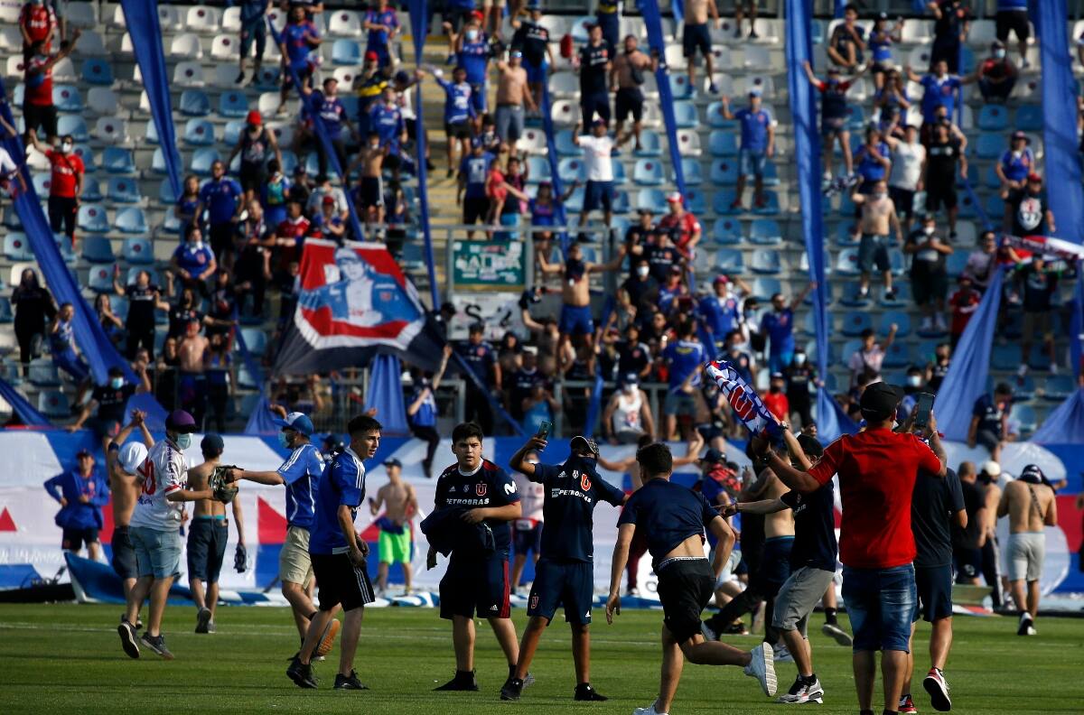 El duro cántico de los hinchas de la U contra los dirigentes tras vergonzosa derrota ante Curicó