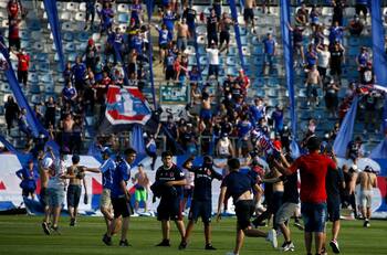 El duro cántico de los hinchas de la U contra los dirigentes tras vergonzosa derrota ante Curicó