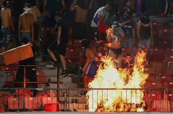 Primera sanción tras la violencia en el Nacional: barristas de la U quedan con prohibición de ir a estadios