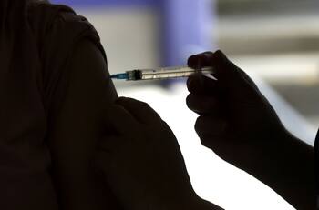 Calendario vacunación COVID-19: consulta quiénes recibirán la primera dosis desde este miércoles